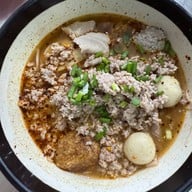 รุ่งเรือง (ตั๋ง) ก๋วยเตี๋ยวหมู สุขุมวิท26 เจ้าเก่า สุขุมวิท 26