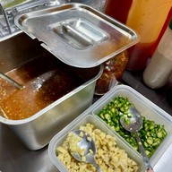 คุณรัตน์ข้าวมันไก่  ก๋วยจั๊บน้ำข้น ก๋วยจั๊บน้ำใส เกาเหลาเลือดหมู สาขา Foodvilla บางระมาด