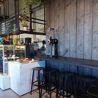 บรรยากาศ Two Oh Five