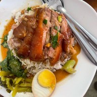 ข้าวมันไก่ใบบุญ/ก๋วยเตี๋ยว หลังศาลากลาง