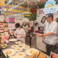 A Zhu Peanut Ice Cream Roll