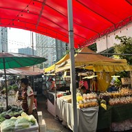 เอแคลร์ ตลาดเดินเล่นท่าพระ