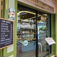 หน้าร้าน White Dragon cafe & bistro