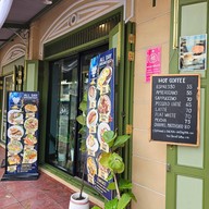 หน้าร้าน White Dragon cafe & bistro