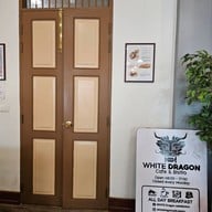 บรรยากาศ White Dragon cafe & bistro