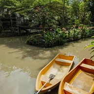 The Three Little Pigs ท่าตลาด