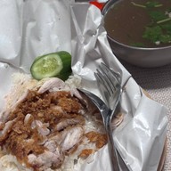 ข้าวมันไก่ตอน เจ้ฮุ้งอ่อนนุช