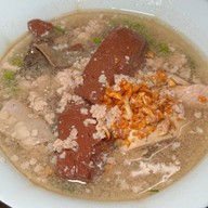 เมนูของร้าน เล่าสี่ เกาเหลาเลือดหมู หมูทอด