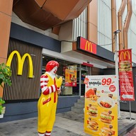 หน้าร้าน McDonald's เมก้า วังบูรพา