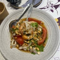 ตำกระเทย สาเกตสีลม