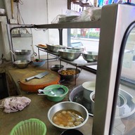 บรรยากาศ เซ้ง ก๋วยจั๊บสะท้านฟ้า