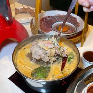 เจ๊แดงสามย่าน ส้มตำ คอหมูย่าง เจ๊แดงจุ่มนัวร์ ซีคอนสแควร์ ศรีนครินทร์