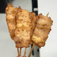 เมนูของร้าน TTT หมูทอดเสียบไม้ ท่าพระ