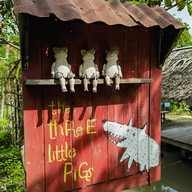 The Three Little Pigs ท่าตลาด