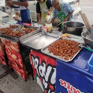 บรรยากาศ ร้านขายหมูทอดป้าต๋อยน่าจัสโก้ รัชดา-จัสโก้เก่า-ตึกไทยประกัน