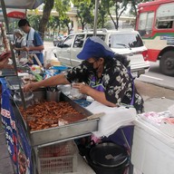 หน้าร้าน ร้านขายหมูทอดป้าต๋อยน่าจัสโก้ รัชดา-จัสโก้เก่า-ตึกไทยประกัน