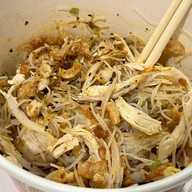 เมนูของร้าน ก๋วยเตี๋ยวไก่ฉีก คุณประนอม ตลาดหัวรอ ตลาดหัวรอ