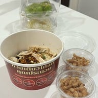 เมนูของร้าน ก๋วยเตี๋ยวไก่ฉีก คุณประนอม ตลาดหัวรอ ตลาดหัวรอ