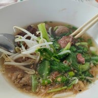 เมนูของร้าน ก๋วยเตี๋ยวเดินดง สำนักงานใหญ่