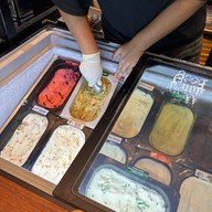 Guss Damn Good สีลมคอมเพล็กซ์ (Silom Complex)