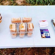 หมูทอดนมสด สลัดโรล แซนวิช