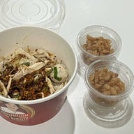 เมนูของร้าน ก๋วยเตี๋ยวไก่ฉีก คุณประนอม ตลาดหัวรอ ตลาดหัวรอ
