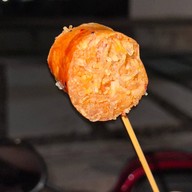 ใหญ่ยาวไส้กรอกอีสาน ถนนนิมมานเหมินท์