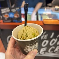 Guss Damn Good สีลมคอมเพล็กซ์ (Silom Complex)