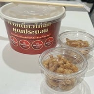 เมนูของร้าน ก๋วยเตี๋ยวไก่ฉีก คุณประนอม ตลาดหัวรอ ตลาดหัวรอ