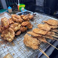 หมูทอด ไก่ทอดเที่ยงคืน เจ้าเก่าหลังมอ