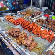 หมูทอด ไก่ทอดเที่ยงคืน เจ้าเก่าหลังมอ