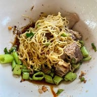 ก๋วยเตี๋ยวเรือสายรุ้ง