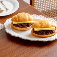 อองตัวเน็ตต์ เบคเฮ้าส์ แอนด์ คาเฟ่ บางกรวย - ไทรน้อย