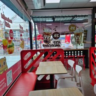 บรรยากาศ Wallace นัมเบอร์ วัน พลาซ่า (สาขา ม.รามคำแหง 2)