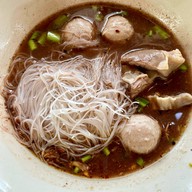 ก๋วยเตี๋ยวเรือสายรุ้ง