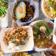 อร่อย BY นาเนีย ก๋วยจั๊บน้ำข้นอาหารตามสั่งสารพัดของทอด