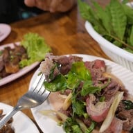 ทองเอกลาบก้อย