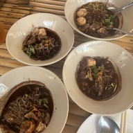 ก๋วยเตี๋ยวเรือใหญ่ เฮีย ช.