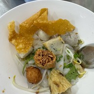 ฮี๊กี่ลูกชิ้นปลา(เยาวราช) รามอินทรา