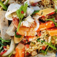 ยำพี่เรือ ส้มตำ ยำ ตลาดสดศุภฤกษ์