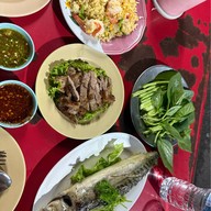 ลุงขาว ป้าภาโต้รุ่ง
