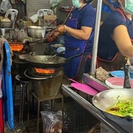 ลุงขาว ป้าภาโต้รุ่ง
