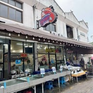 เมนูของร้าน ผ่องพรรณกุ้งเผา ตลาดกลางอยุธยา