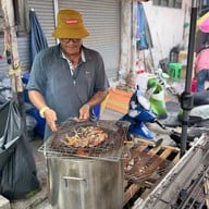 เมนูของร้าน ผ่องพรรณกุ้งเผา ตลาดกลางอยุธยา