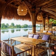เรือนชายน้ำ  cafe&restaurant