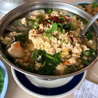 เมนูของร้าน ลาบปลาจอมทอง ครัวแม่จินดา