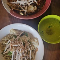 ร้านบะหมี่้กี๊ยวยูนนานสาขาเชียงราย บายพาสสนามกีฬา