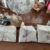 เมนูของร้าน เจ๊อ้อยข้าวเหนียวหน้าหมู คนสู้ชีวิต พหลโยธินเซนเตอร์