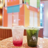 We Are Young - Cafe,Brunch & Art