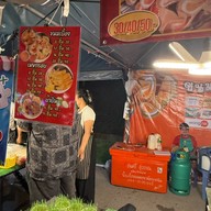 ขนมเบื้องแม่บุญรอด (หน้า ญ.ว)